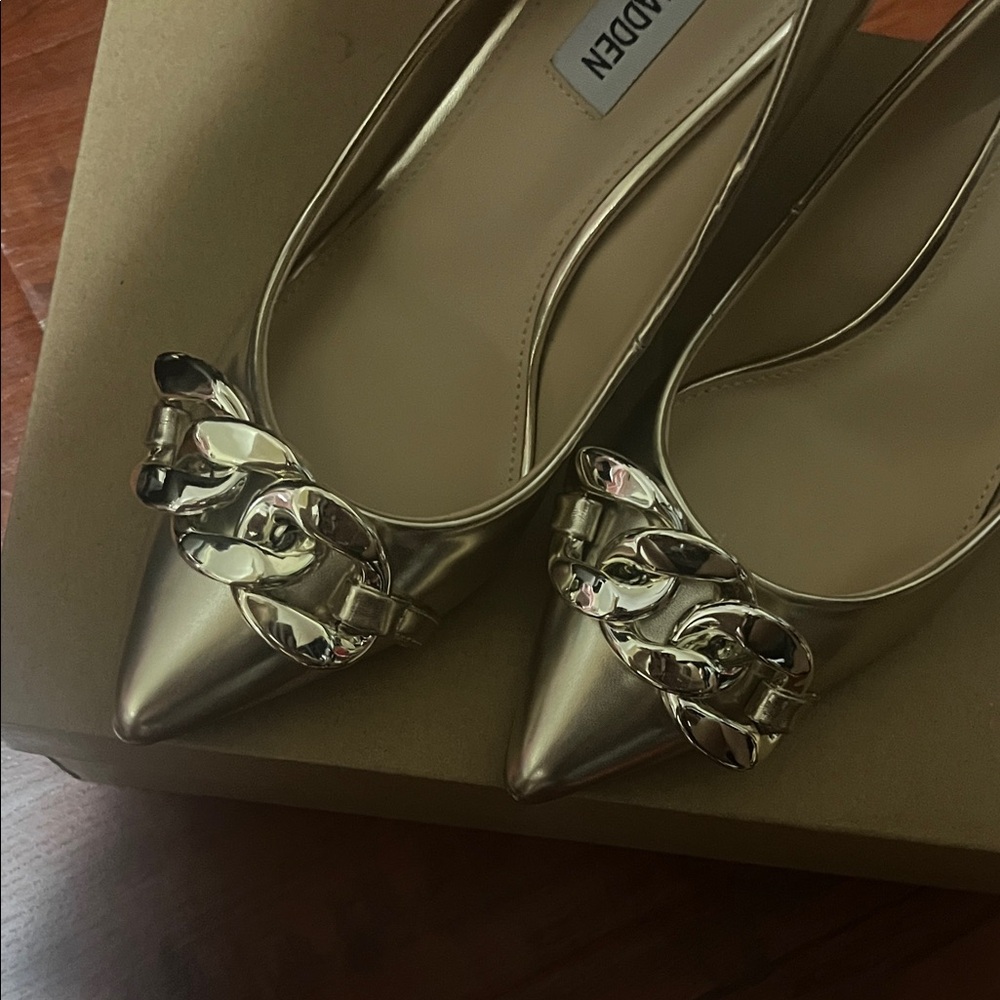 Steve Madden Gold Heels - Picture 6 of 8